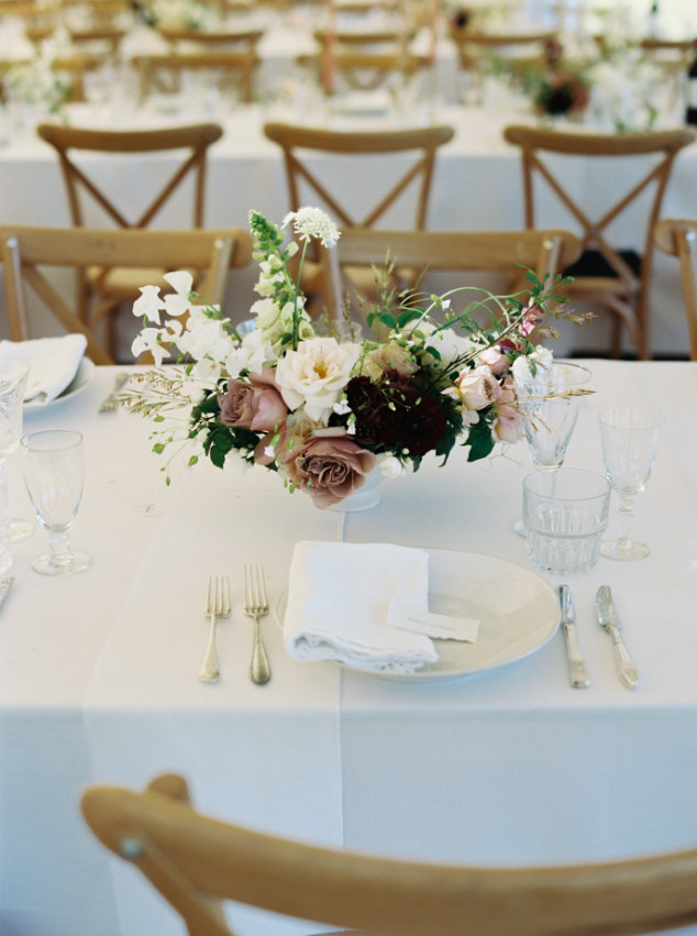 Table setting with flowers 