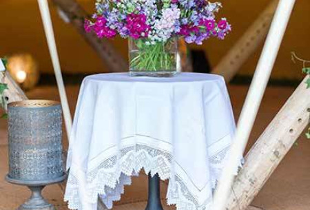 Lace-edged & Linen Tablecloths